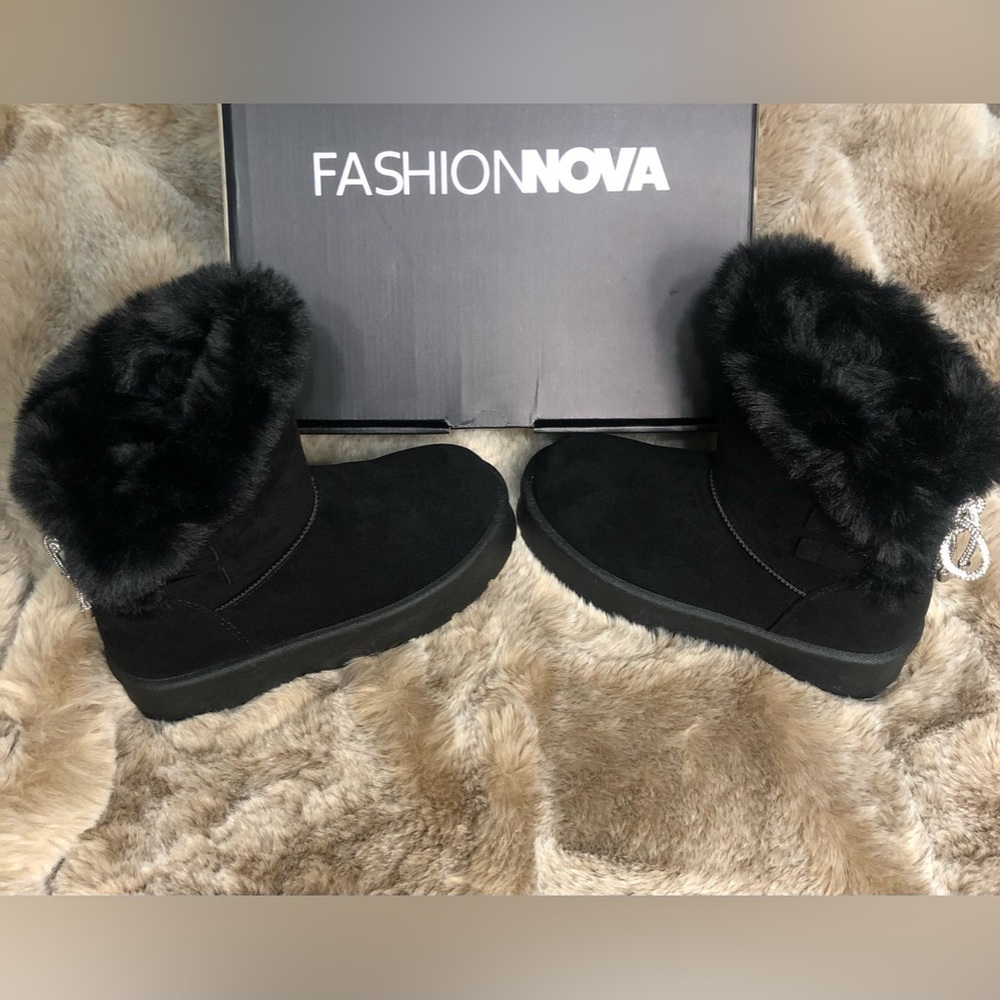 Fashion Nova Early Morning Black Faux Fur Platform Booties NWT - Picture 5 of 13